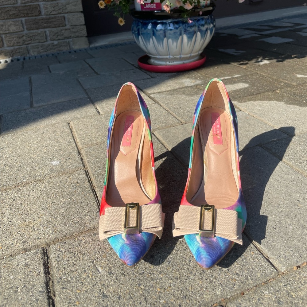 Isaac Mizrahi New York Pumps Heels With BOW US Size 6.5 Watercolor 4"